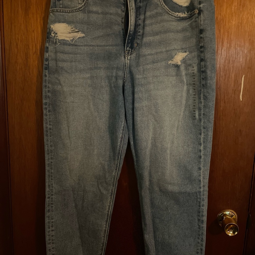 American Eagle Mom Straight Leg Jeans
